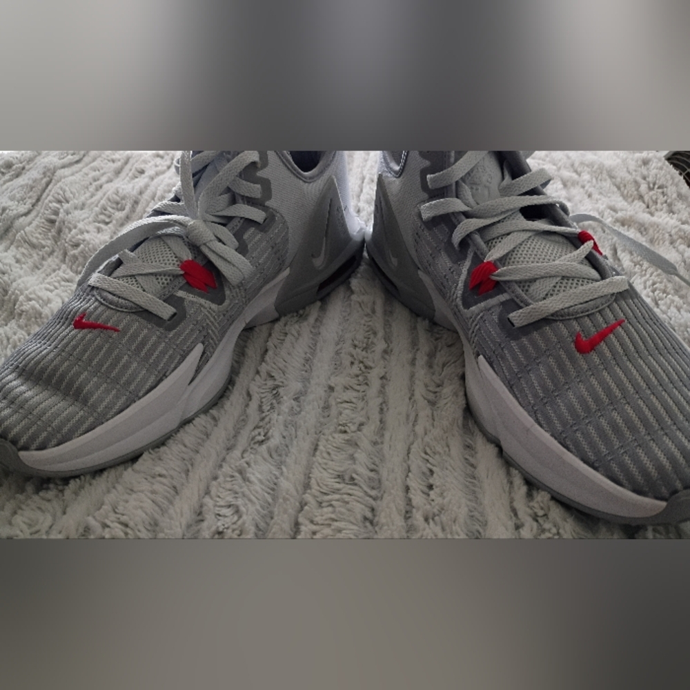 Nike Lebron JAMES... NEW - Picture 4 of 9